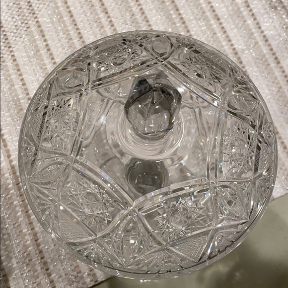 Gorgeous Crystal Bowl on pedestal with cap - Picture 4 of 5